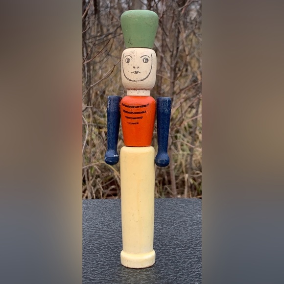 1930s Vintage Turned Wood Articulating Shoulder Joint Skittle Soldier Toy - Picture 2 of 13